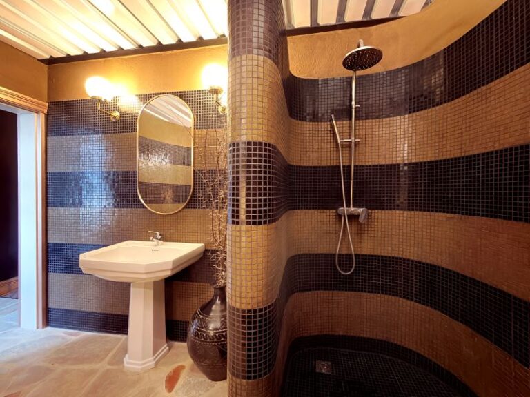 AnetholeBathroom8 768x576