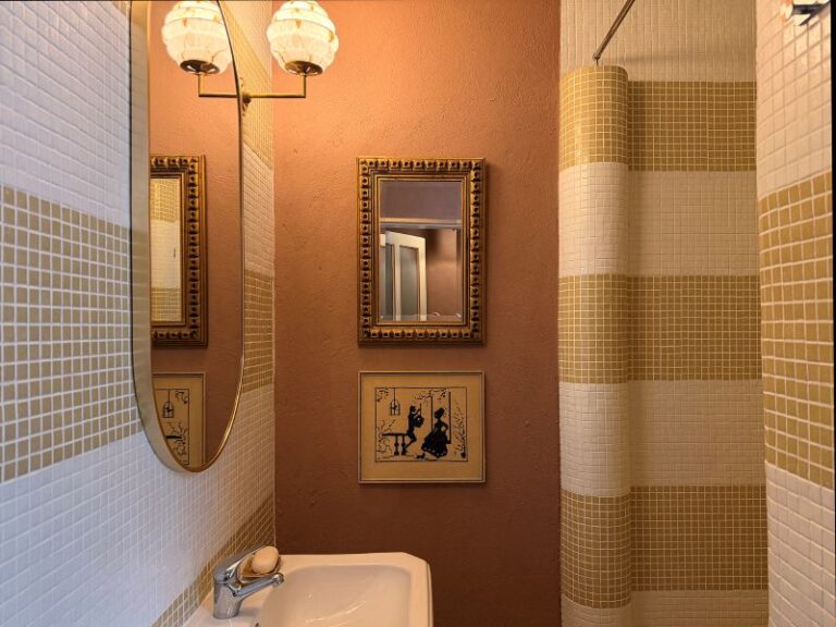 Safron Bathroom1 MED 768x576